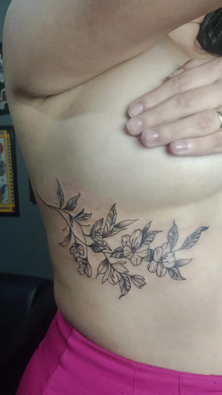 Tattoo botânico delicada 4